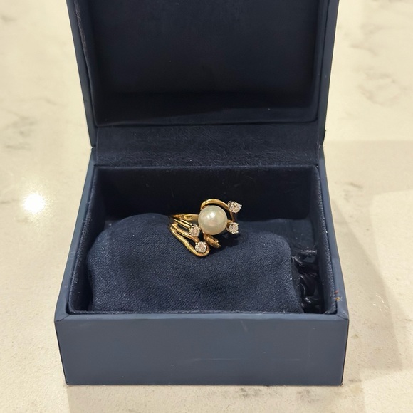 Authentic Gold Diamond and Pearl Ring - Picture 1 of 5